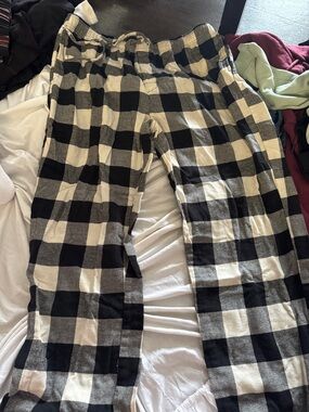 Sonoma Black & Cream Check Men’s Jogger Pants